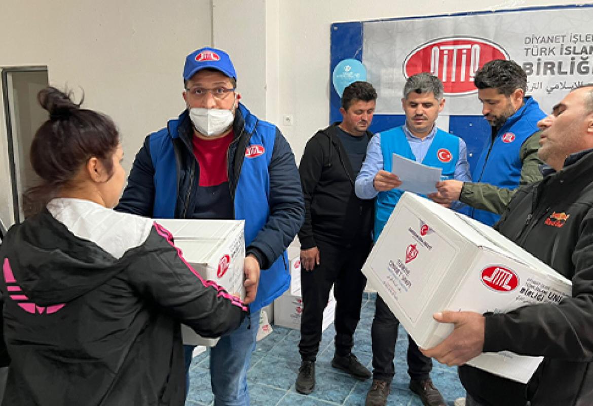 Arnavutluk genelinde Tiran, Kavalye, Berat gibi farklı bölgelerinde yaklaşık 800 ihtiyaç sahibi aileye ramazan yardımı ulaştırıldı.