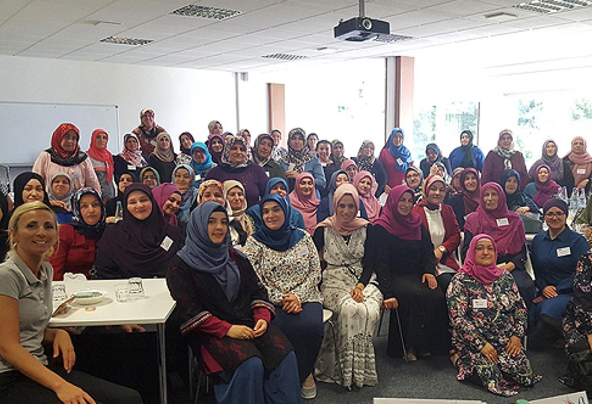 DİTİB Federal Kadınlar Kolu ile Kuzey Ren Vestfayla Eyaleti Münster DİTİB Bölge Kadınlar Kolu’nun organizesinde derneklerin kadın temsilcileri düzenlenen hizmetiçi eğitim seminerinde bir araya geldi.