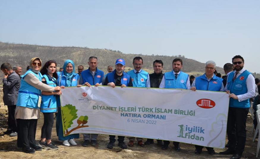 Manavgat Kızıldağ Mahallesi mevkiinde oluşturulan DİTİB Hatıra Ormanı için fidan dikim etkinliği düzenlendi.