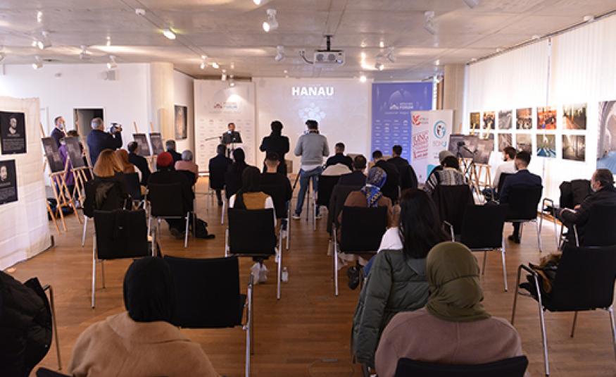 MoscheeForum, DİTİB Ayrımcılıkla Mücadele Ofisi, DİTİB Federal Gençlik Birliği ve DİTİB Hessen Eyalet Gençlik Birliği ile ortaklaşa düzenlenen etkinlikte katılımcılar arasında zaman zaman duygulu anlar yaşandı.